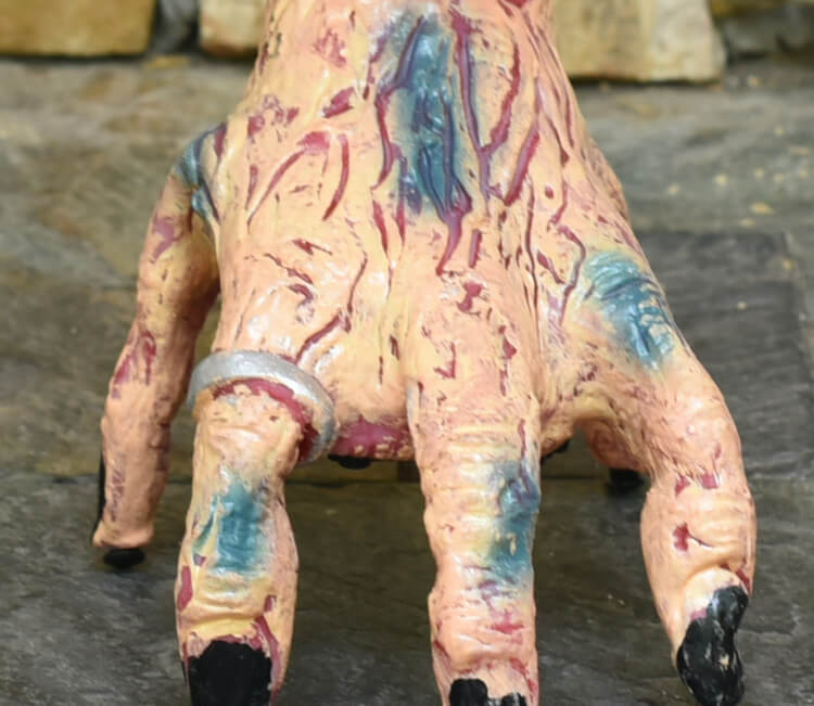 Terrible Halloween Decorations Bloody Broken Fake Hands Electrical Crawling Hand Toy
